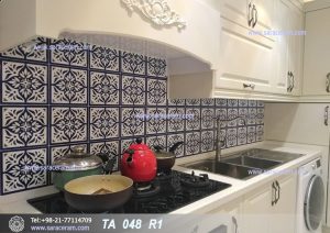 کاشی بین کابینت سفید آبی