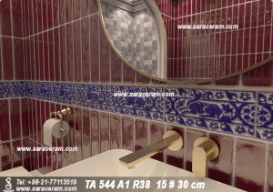حاشیه کاشی قلم آبی
