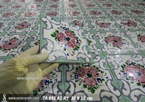 کاشی گل و مرغ ایرانی