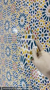 کاشی دستساز طرح گره چینی